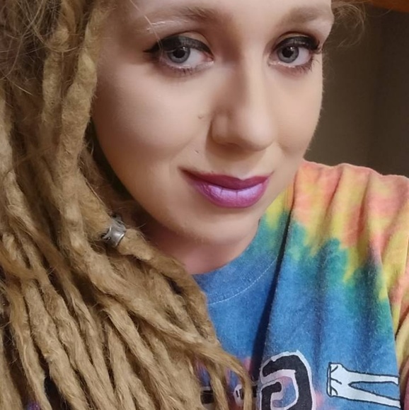 Meet your Posher, Sierra - Picture 2 of 4